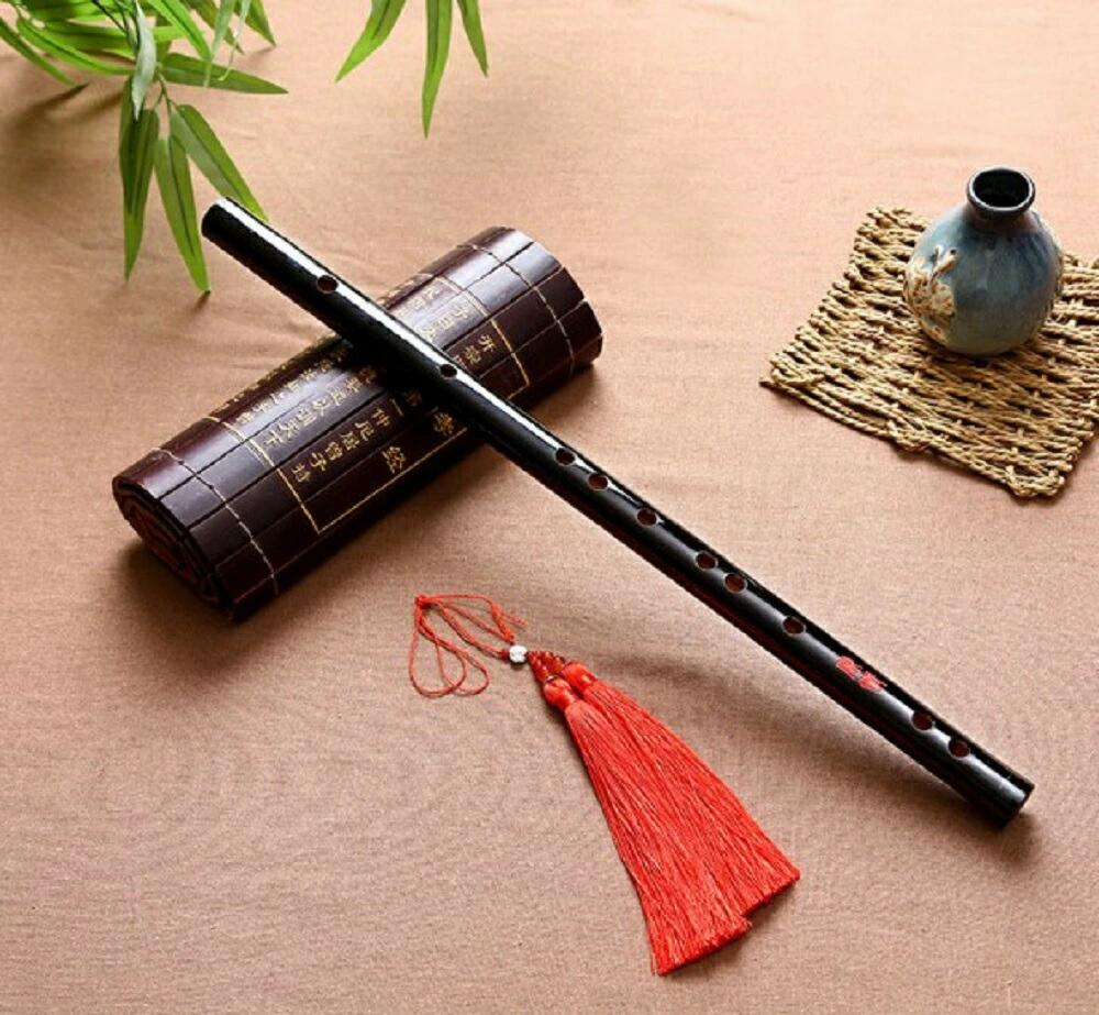 中国製 高級 横笛 笛子 笛 管楽器 雅楽 中国伝統的な楽器 フルート 初心者セット 尺八 竹笛 篠笛 コスプレ 陳情 8穴竹製の笛はプラ製に比べて音が出しやすいと言われています。光沢のある笛は高級感